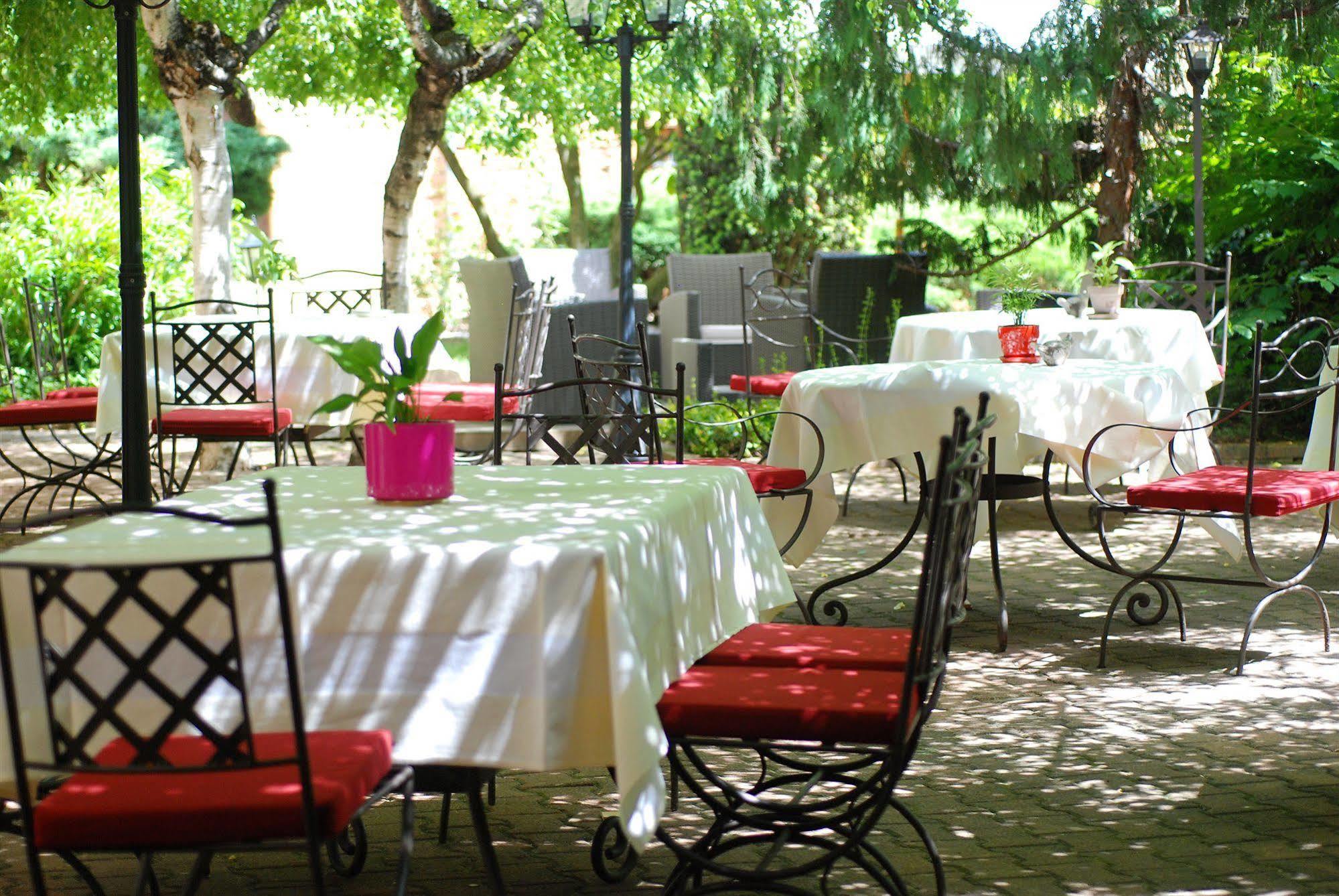 Demeures Et Chateaux L'Abbaye Caladoise - Anciennement Hostellerie Ferme Du Poulet Villefranche-sur-Saone Ngoại thất bức ảnh