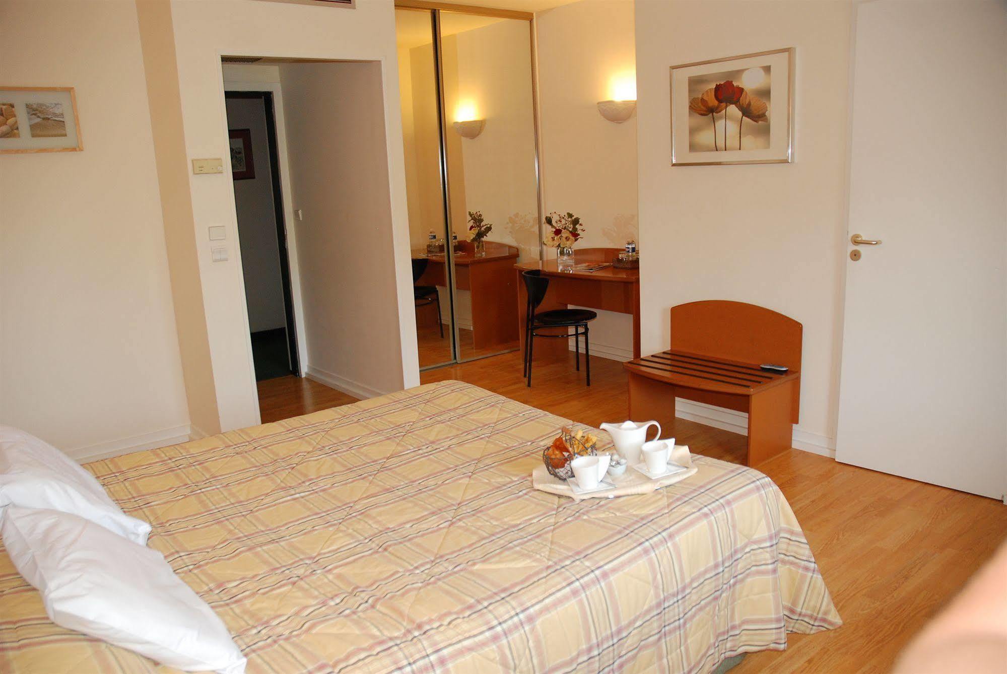 Demeures Et Chateaux L'Abbaye Caladoise - Anciennement Hostellerie Ferme Du Poulet Villefranche-sur-Saone Ngoại thất bức ảnh