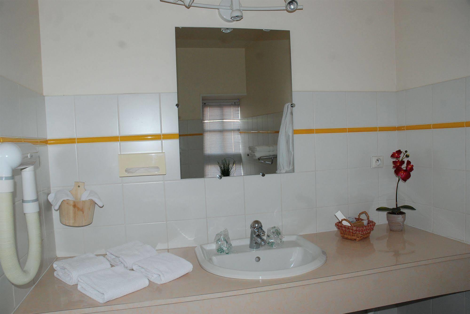 Demeures Et Chateaux L'Abbaye Caladoise - Anciennement Hostellerie Ferme Du Poulet Villefranche-sur-Saone Ngoại thất bức ảnh