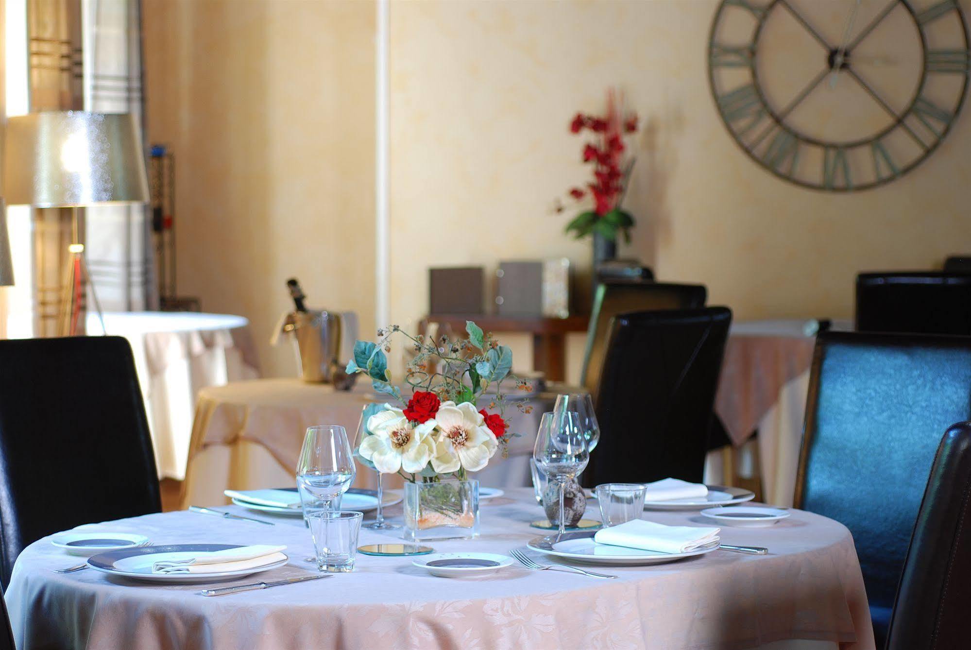 Demeures Et Chateaux L'Abbaye Caladoise - Anciennement Hostellerie Ferme Du Poulet Villefranche-sur-Saone Ngoại thất bức ảnh